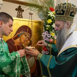 Патријарх Порфирије освештао храм Светог Саве у Дежеви