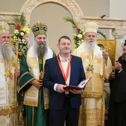 Патријарх Порфирије освештао храм Светог Саве у Дежеви