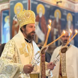 Владика Пајсије поводом Дјечијег сабора служио у Манастиру Мајсторовина