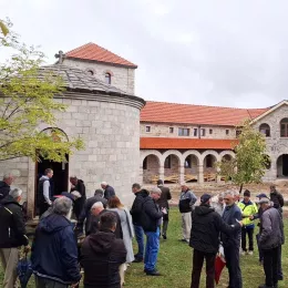 Света Литургија и помен припадницима Вучедолске бригаде у манастиру Косијерево