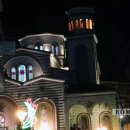 Владика Јоаникије у свечаној литији са иконом Пресвете Богородице Тројеручице