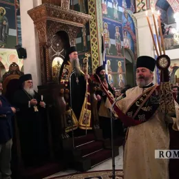Владика Јоаникије у свечаној литији са иконом Пресвете Богородице Тројеручице