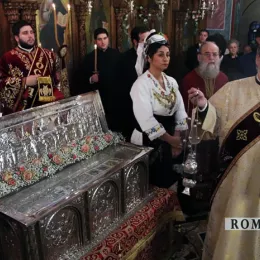 Владика Јоаникије у свечаној литији са иконом Пресвете Богородице Тројеручице