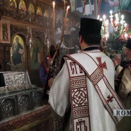 Владика Јоаникије у свечаној литији са иконом Пресвете Богородице Тројеручице