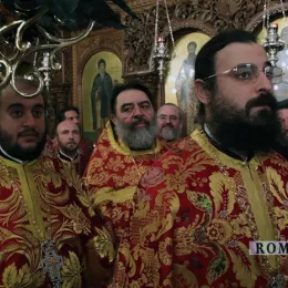 Владика Јоаникије у свечаној литији са иконом Пресвете Богородице Тројеручице