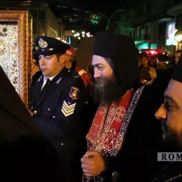 Владика Јоаникије у свечаној литији са иконом Пресвете Богородице Тројеручице