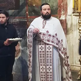 Литургијско сабрање у Високим Дечанима