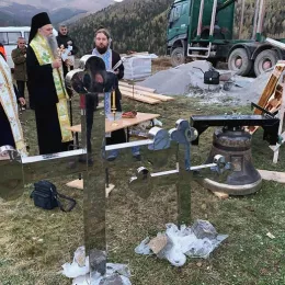 Освештани крстови и звона за храм Светог Николе у Главацама код Берана