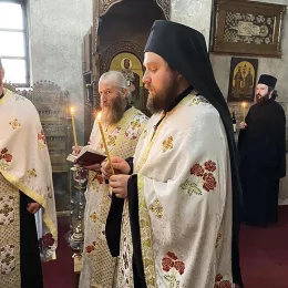 Помен новопрестављеном Патријарху Иринеју у Ђурђевим Ступовима 