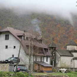Епископ Методије на Ђурђиц богослужио у манастиру Добриловина