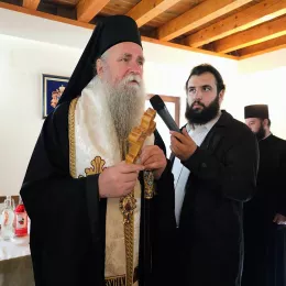 Митрополит Јоаникије освештао нови конак манастира Подмалинско