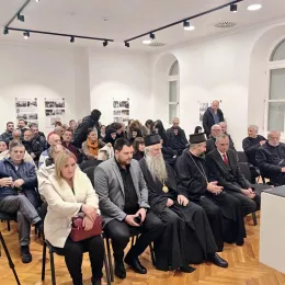 Митрополит Јоаникије отворио изложбу „Сто година од обнове Његошеве завјетне цркве на Ловћену“