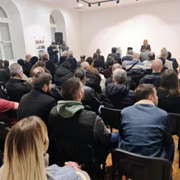 Митрополит Јоаникије отворио изложбу „Сто година од обнове Његошеве завјетне цркве на Ловћену“