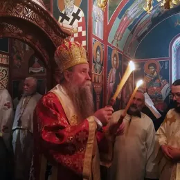 Епископ Јоаникије служио у манастиру Калудра