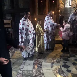 Литургија у манастиру Високи Дечани