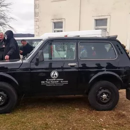 Удружење „Владика Сава Косановић“ Основној школи у Велимљу донирало возило за превоз ученика