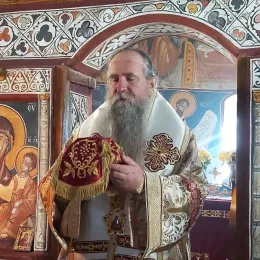 Епископ Јоаникије служио у манастиру Подмалинско