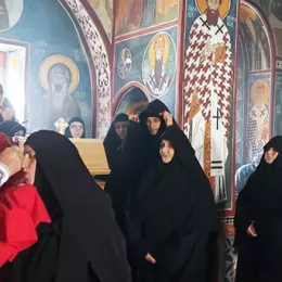 Епископ Јоаникије служио у манастиру Подмалинско