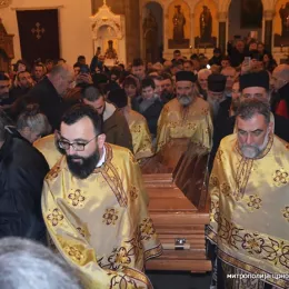 Свети Василије Острошки се из Никшића вратио у Острог (ФОТО)