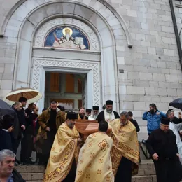 Свети Василије Острошки се из Никшића вратио у Острог (ФОТО)