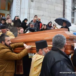 Свети Василије Острошки се из Никшића вратио у Острог (ФОТО)