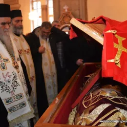 Свети Василије Острошки се из Никшића вратио у Острог (ФОТО)