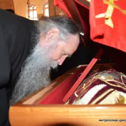 Свети Василије Острошки се из Никшића вратио у Острог (ФОТО)