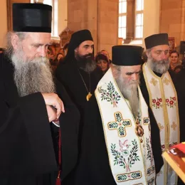 Свети Василије Острошки се из Никшића вратио у Острог (ФОТО)