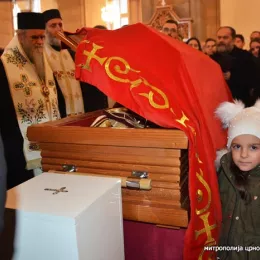 Свети Василије Острошки се из Никшића вратио у Острог (ФОТО)