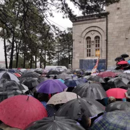 Почео црквено народни-сабор у Никшићу, Литургију служи Митрополит Амфилохије са осам Епископа