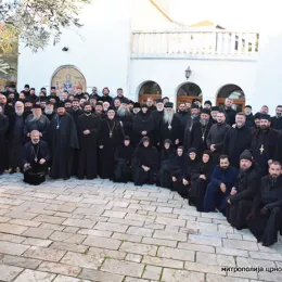 Свештенство и монаштво Митрополије: Премијер Марковић неправедно прозива нашег Митрополита, сваки напад на полицију сматрамо за подметачину Цркви