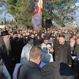 Полиција онемогућила служење молебана за спасење и мир у свијету