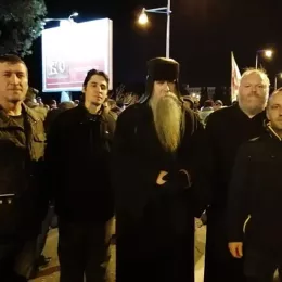 Владика Јоаникије заједно са вјерним народом 