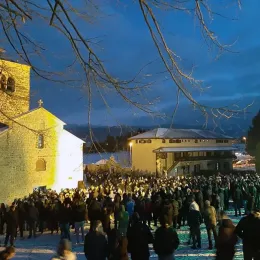 Ђурђеви Ступови: Светиња Божанска, небеска нас оснажује, утврђује у међусобној љубави и чврстој одлуци да бранимо своје светиње