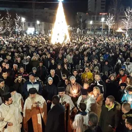 Величанствена литија: Хиљаде вјерника у молитвеној шетњи у Никшићу