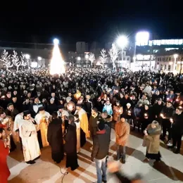 Величанствена литија: Хиљаде вјерника у молитвеној шетњи у Никшићу