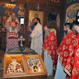 Владика Јоаникије богослужио у Острогу