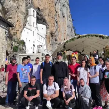 Стазама Радости у Земљи Живих - Прва епизода