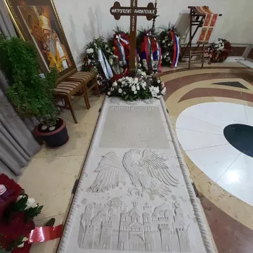 Коло митрополита Амфилохија