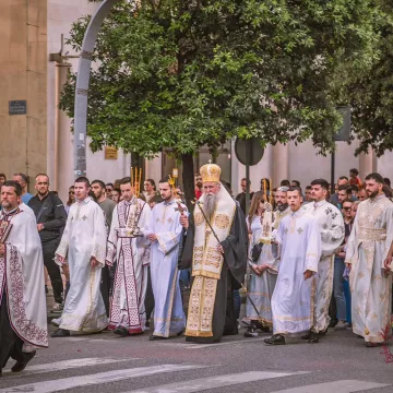 Митрополит Јоаникије кроз Подгорицу предводио традиционалну Марковданску литију