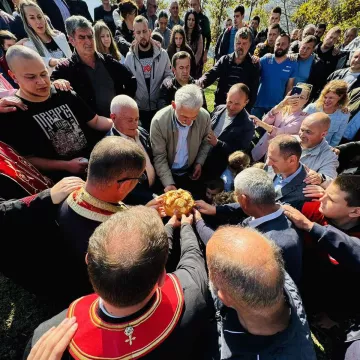 Молебан на празник Светих Сергија и Вакха служен у селу Срђевац