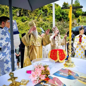 Митрополити Јоаникије и Методије освештали храм Светих Сергија и Вакха у Ђулићима код Андријевице