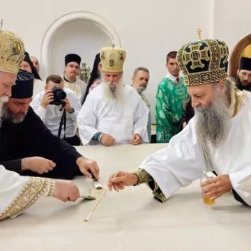 Патријарх Порфирије освештао обновљену Саборну цркву у Пакрацу