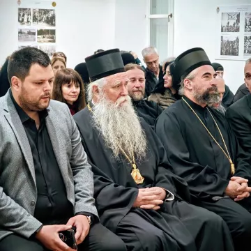 Митрополит Јоаникије отворио изложбу „Сто година од обнове Његошеве завјетне цркве на Ловћену“
