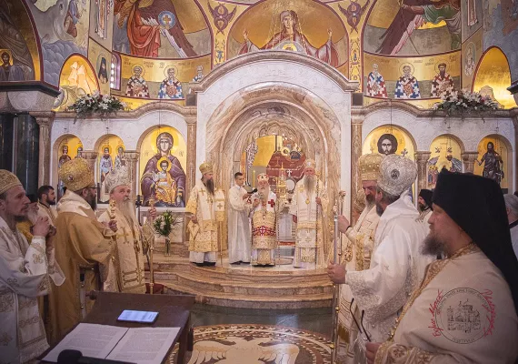 Литургијски прослављено 25 година архијерејске службе Митрополита Јоаникија