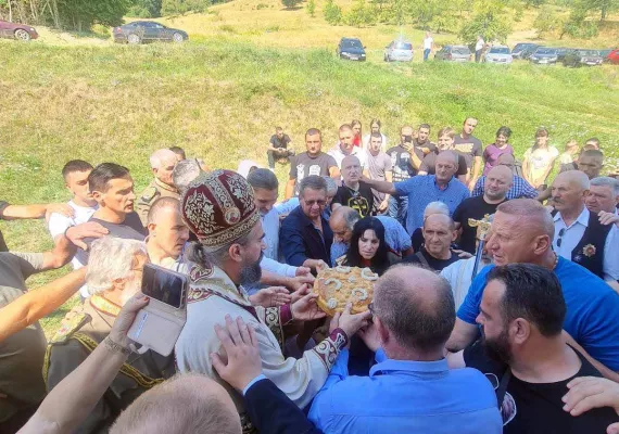 Архијерејска Литургија у Горњем Заостру