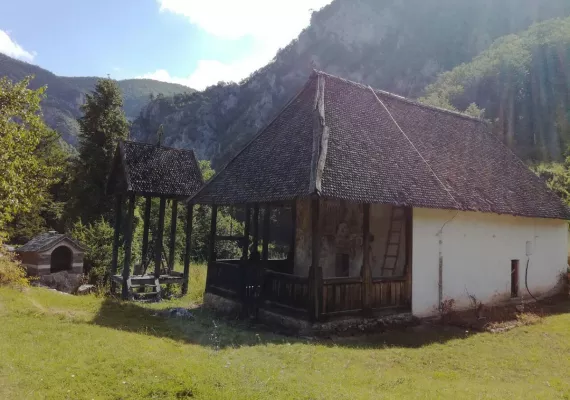 Епископ Методије богослужио у манастиру Подврх