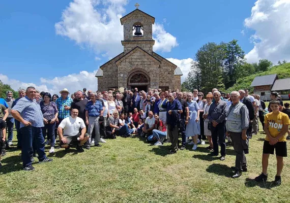 Видовданско молитвено сабрање не Буковој Пољани, богослужио Владика Методије