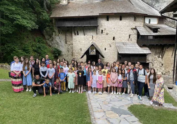 Дјеца из школе вјеронауке „Свети Сава“