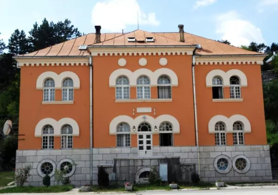 Конкурс за упис у први разред богословија